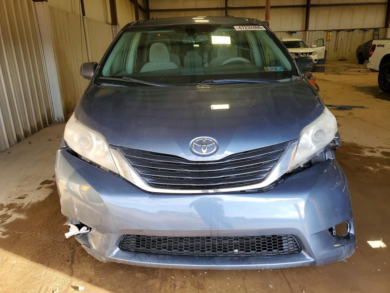 2014 TOYOTA SIENNA LE 8-PASSENGER photo 13