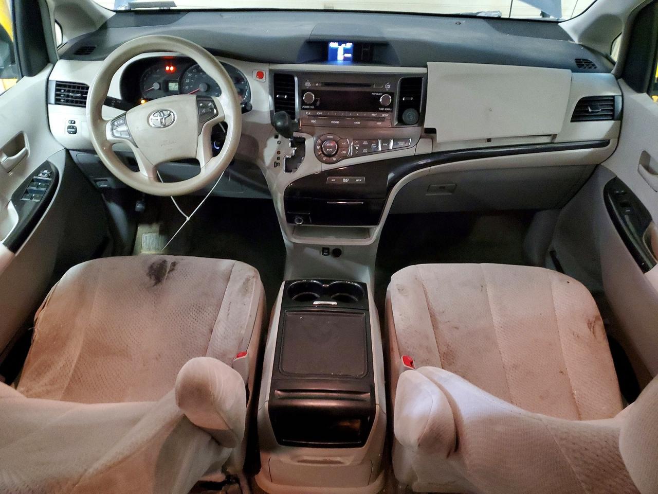 2014 TOYOTA SIENNA LE 8-PASSENGER photo 22