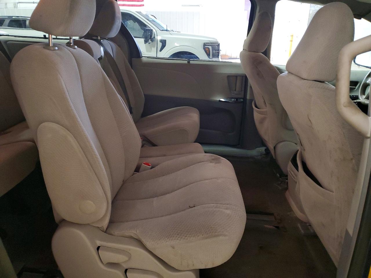 2014 TOYOTA SIENNA LE 8-PASSENGER photo 31