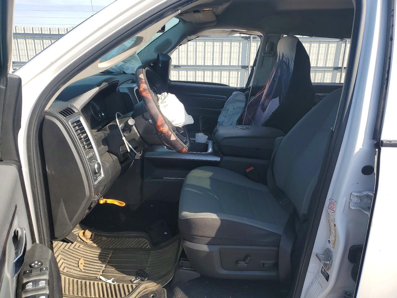2022 RAM 1500 CLASSIC SLT photo 19