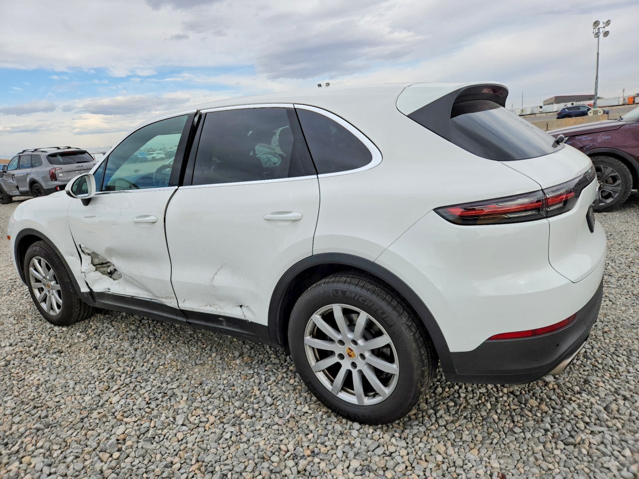 2020 PORSCHE CAYENNE photo 3