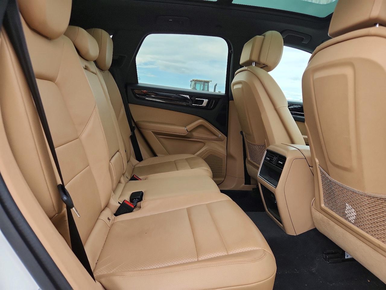 2020 PORSCHE CAYENNE photo 21