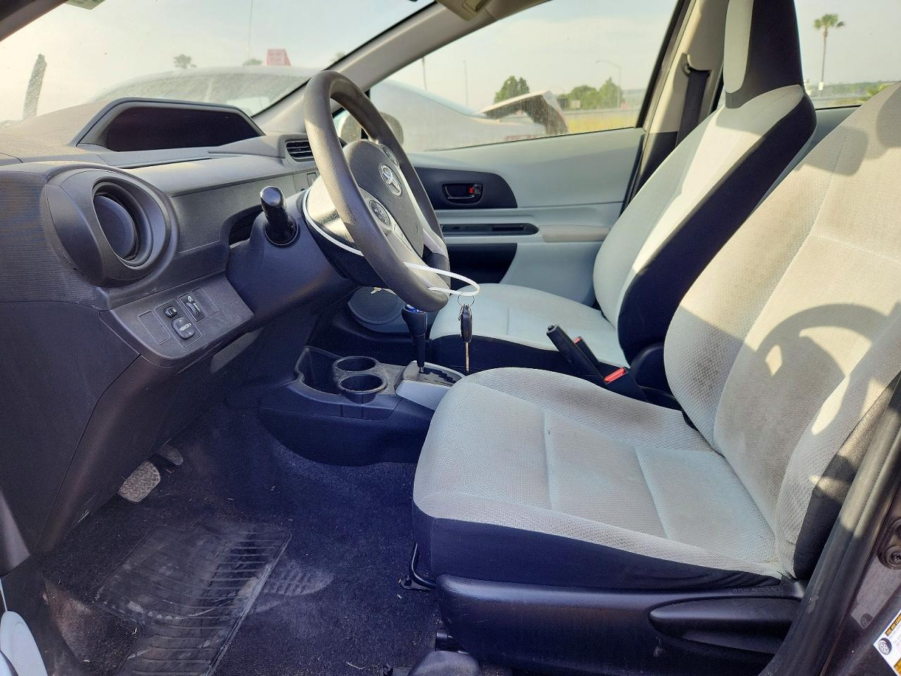 2012 TOYOTA PRIUS C ONE photo 13
