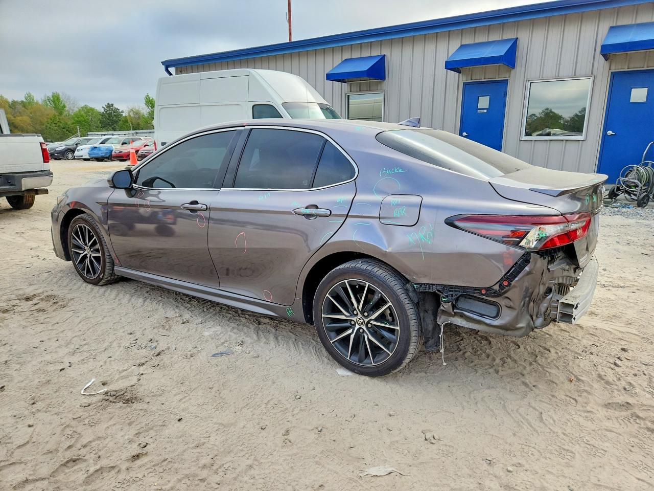 2021 TOYOTA CAMRY SE photo 4