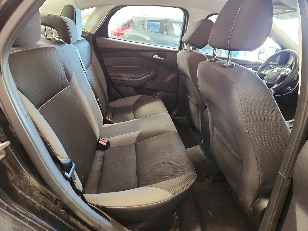 2014 FORD FOCUS SE photo 19
