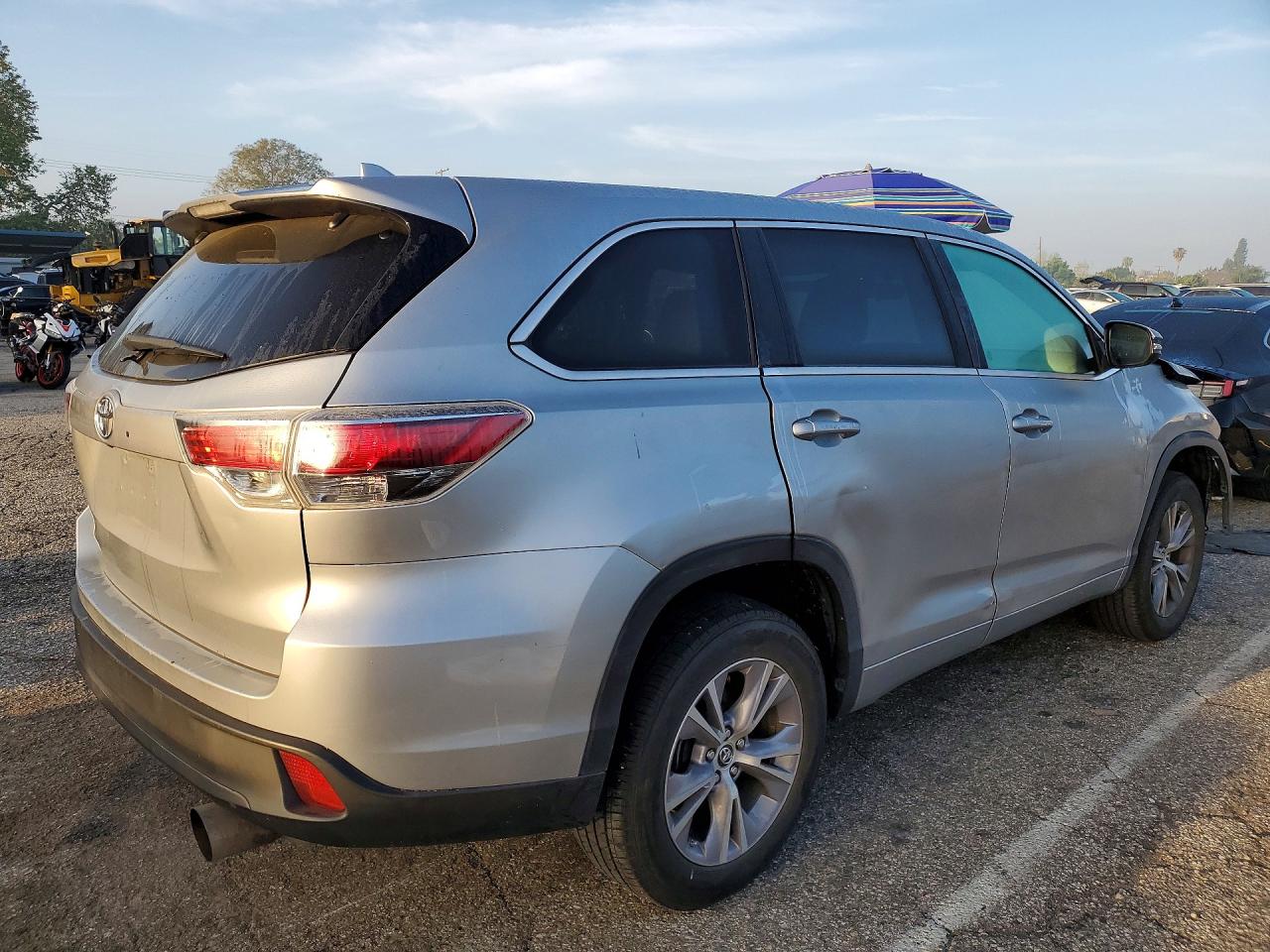 2016 TOYOTA HIGHLANDER LE PLUS photo 5