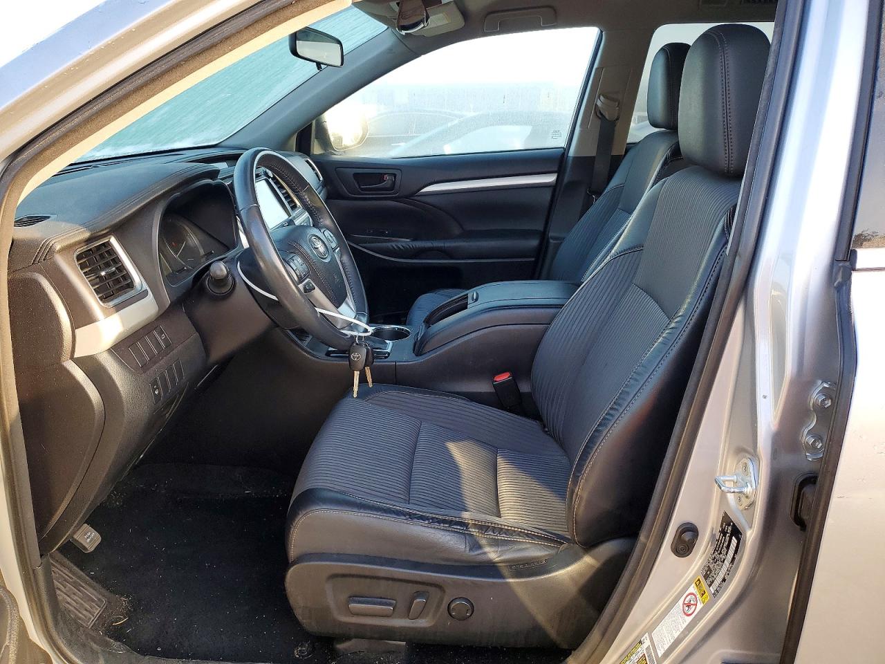 2016 TOYOTA HIGHLANDER LE PLUS photo 13