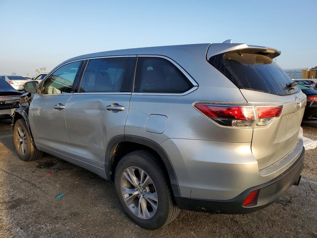 2016 TOYOTA HIGHLANDER LE PLUS photo 3