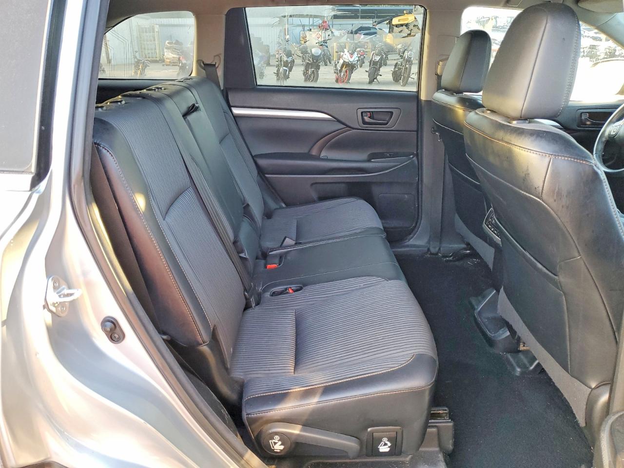 2016 TOYOTA HIGHLANDER LE PLUS photo 21