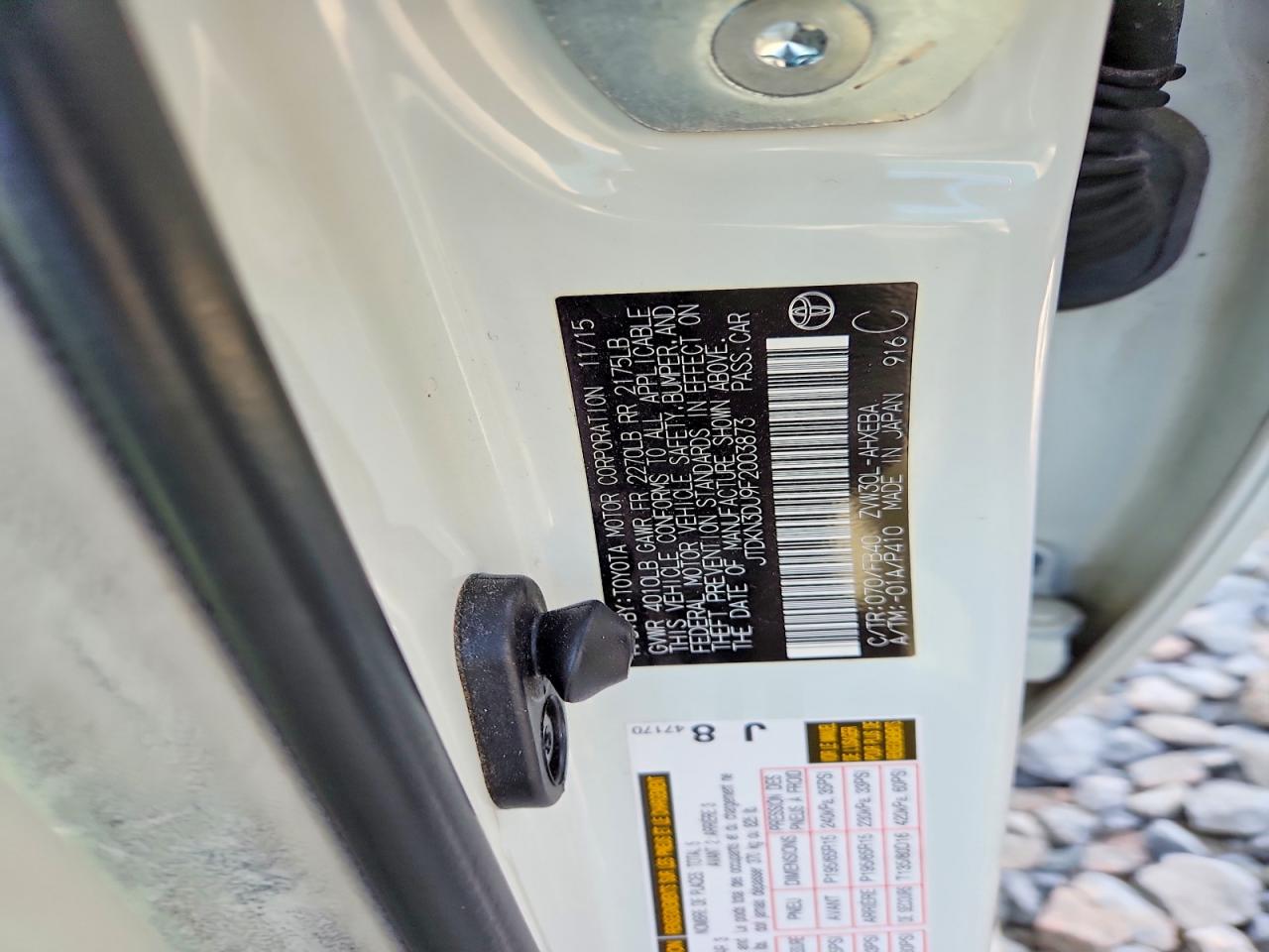 2015 TOYOTA PRIUS TWO photo 34
