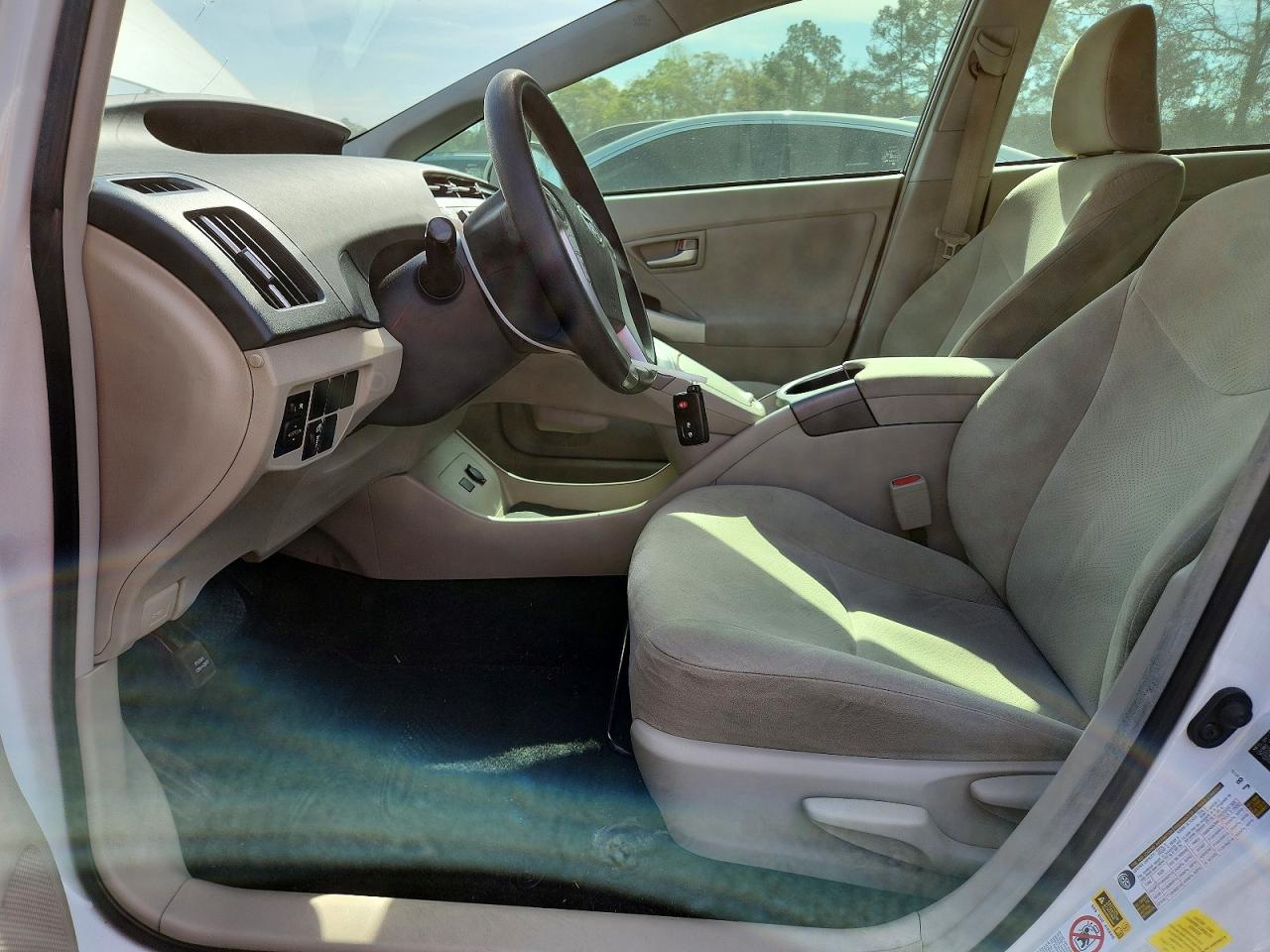 2015 TOYOTA PRIUS TWO photo 19