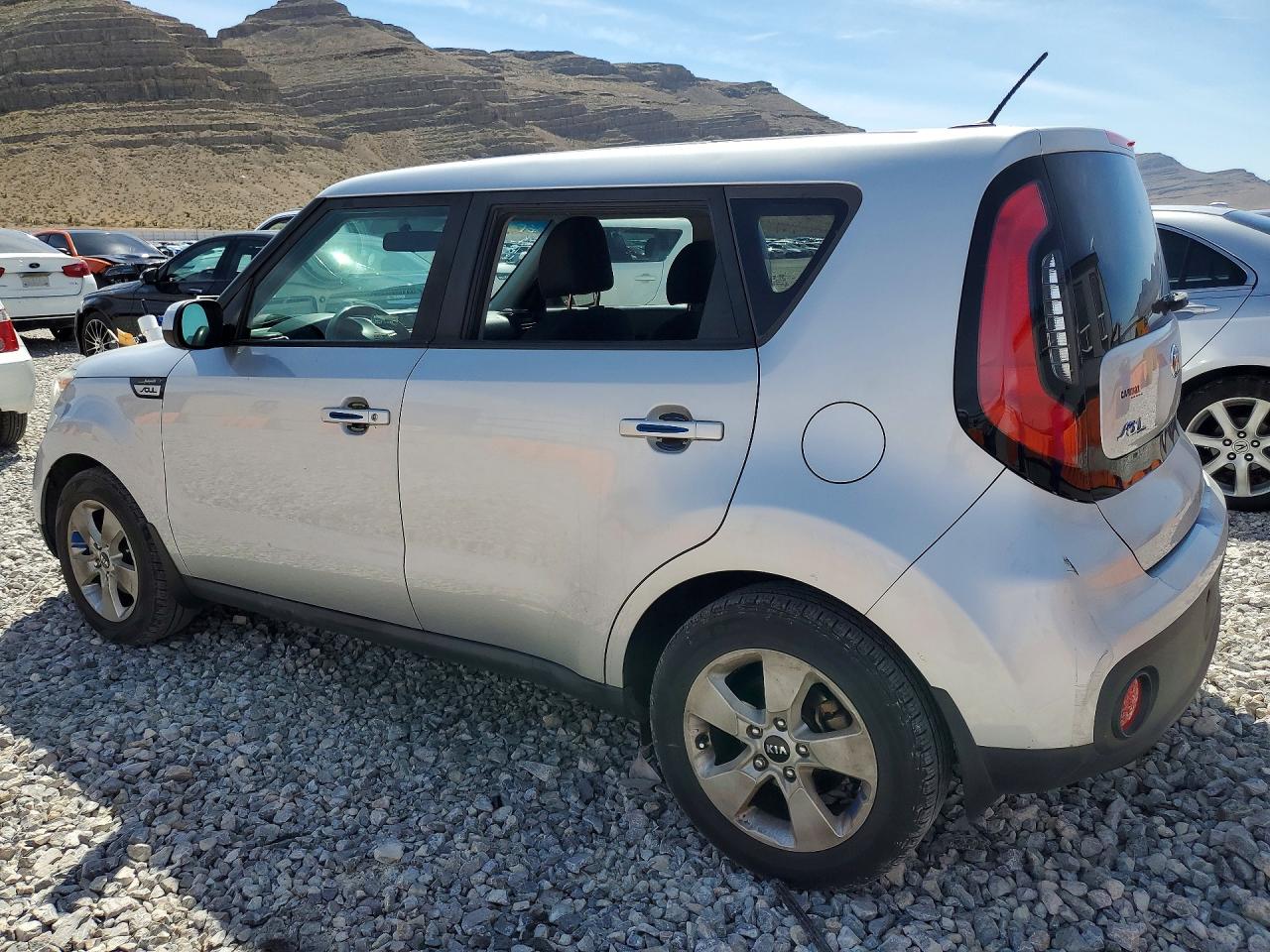 2017 KIA SOUL photo 2