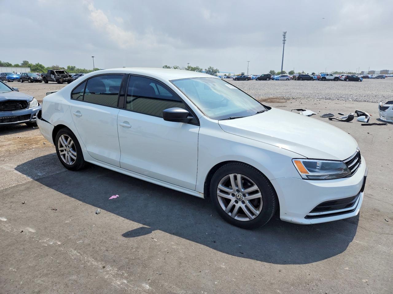 2015 VOLKSWAGEN JETTA BASE photo 4