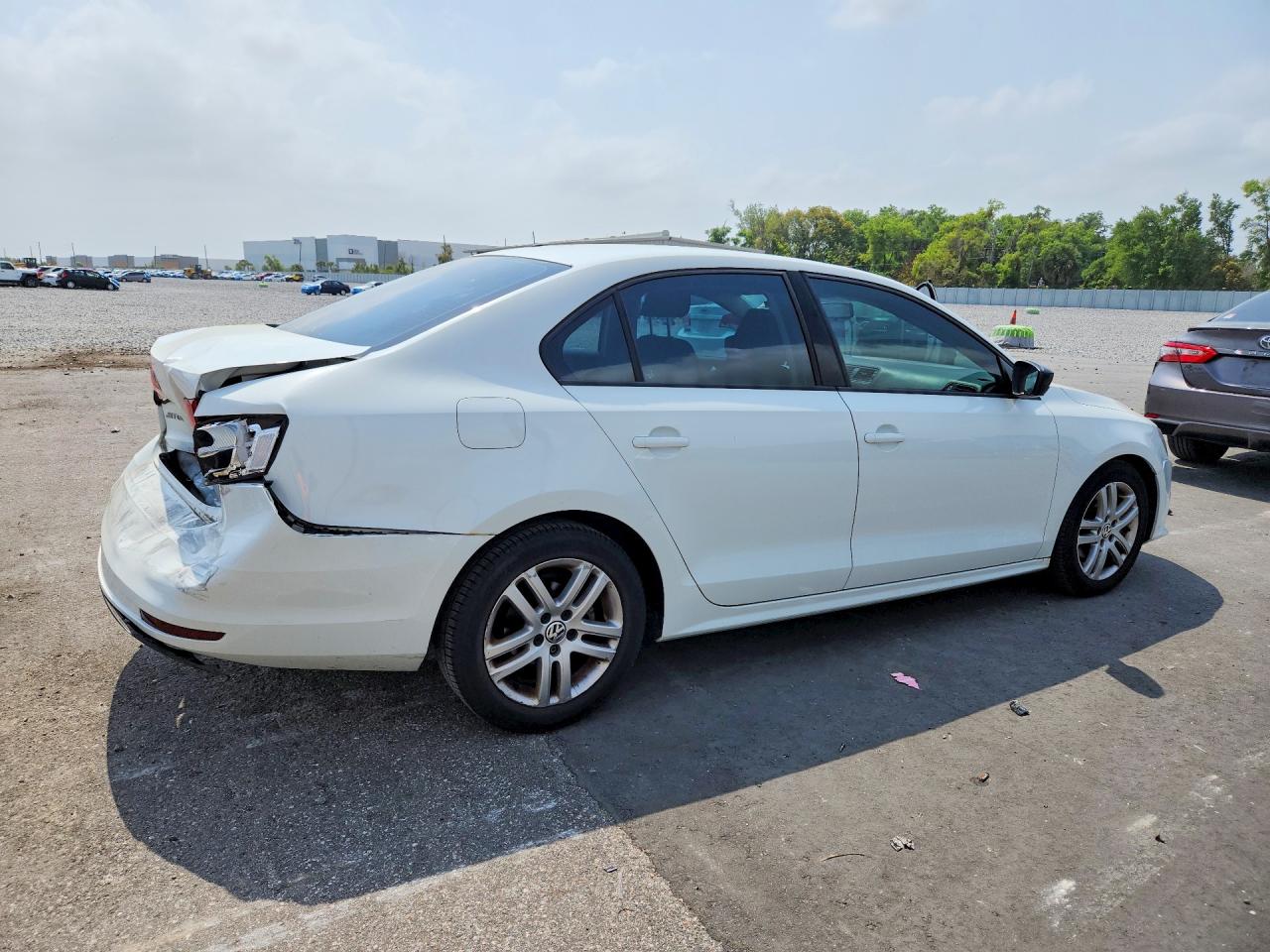 2015 VOLKSWAGEN JETTA BASE photo 3