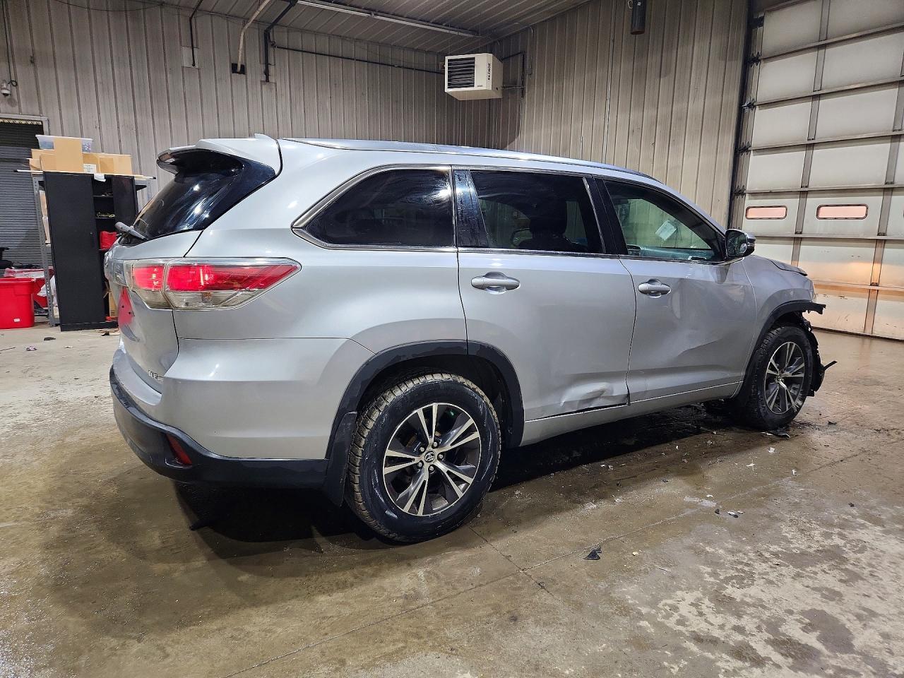 2016 TOYOTA HIGHLANDER XLE photo 5