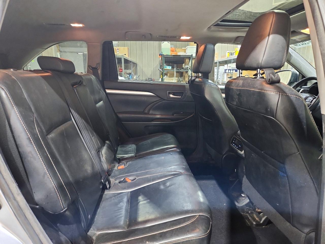2016 TOYOTA HIGHLANDER XLE photo 21