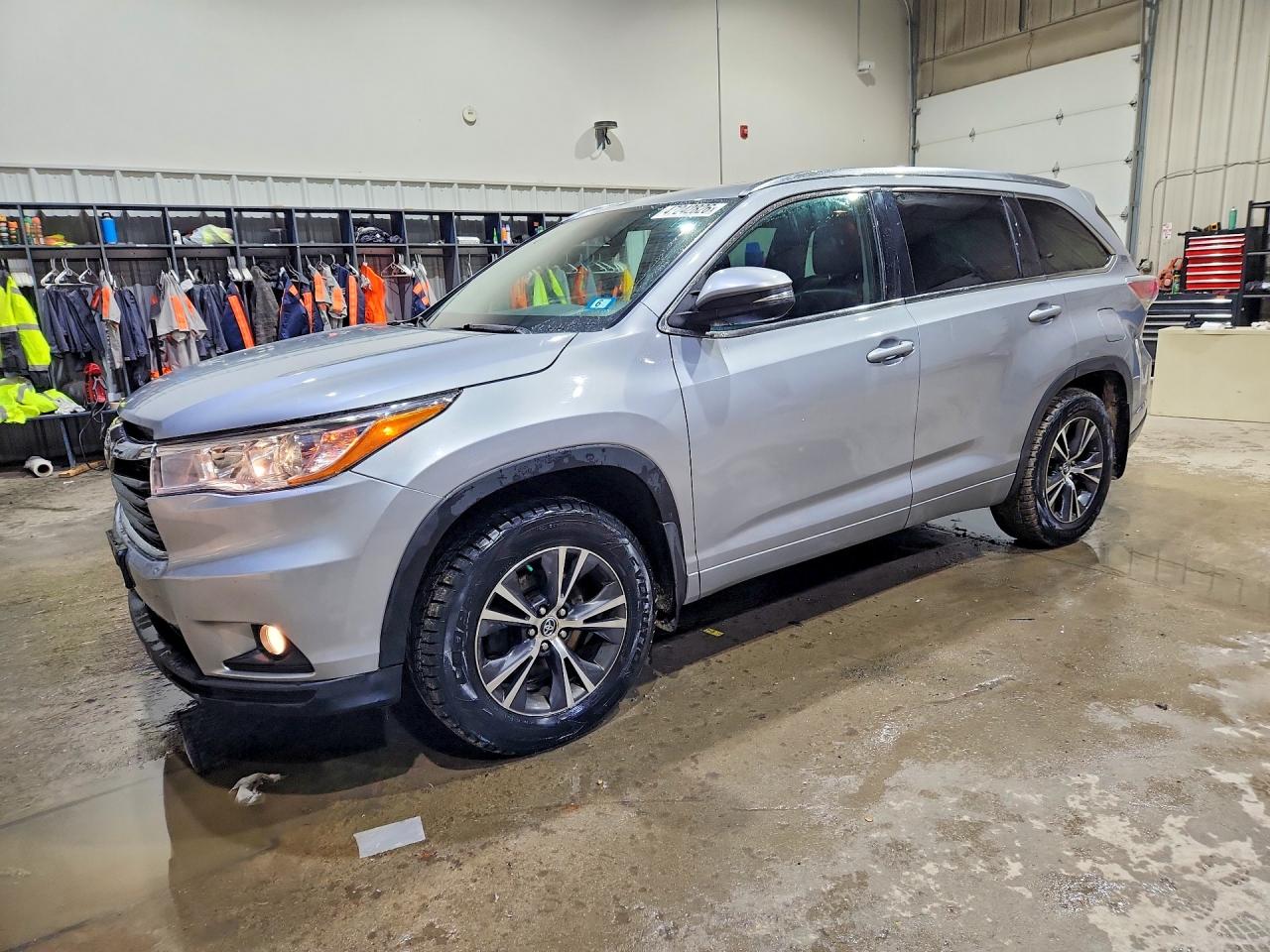 2016 TOYOTA HIGHLANDER
