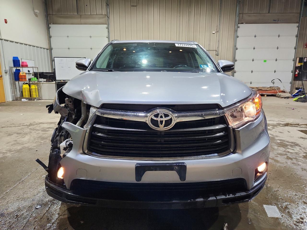 2016 TOYOTA HIGHLANDER XLE photo 9