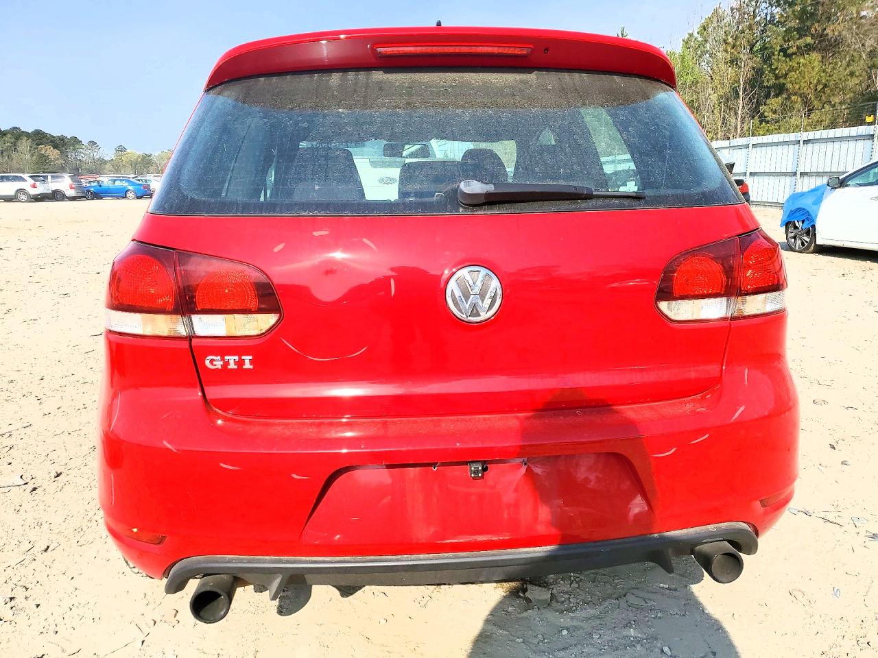 2011 VOLKSWAGEN GTI photo 16