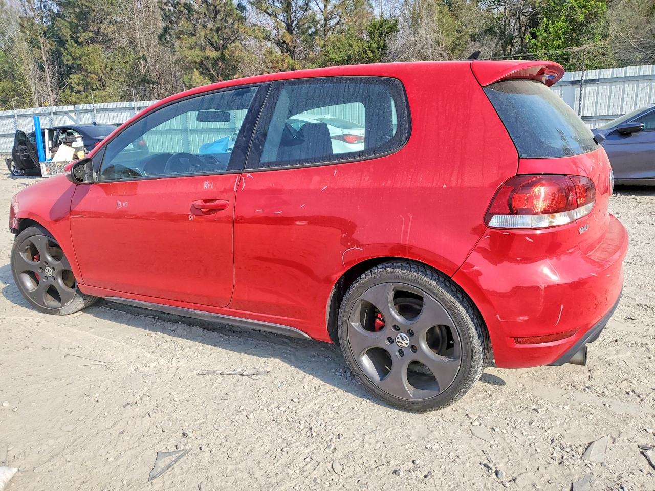2011 VOLKSWAGEN GTI photo 4