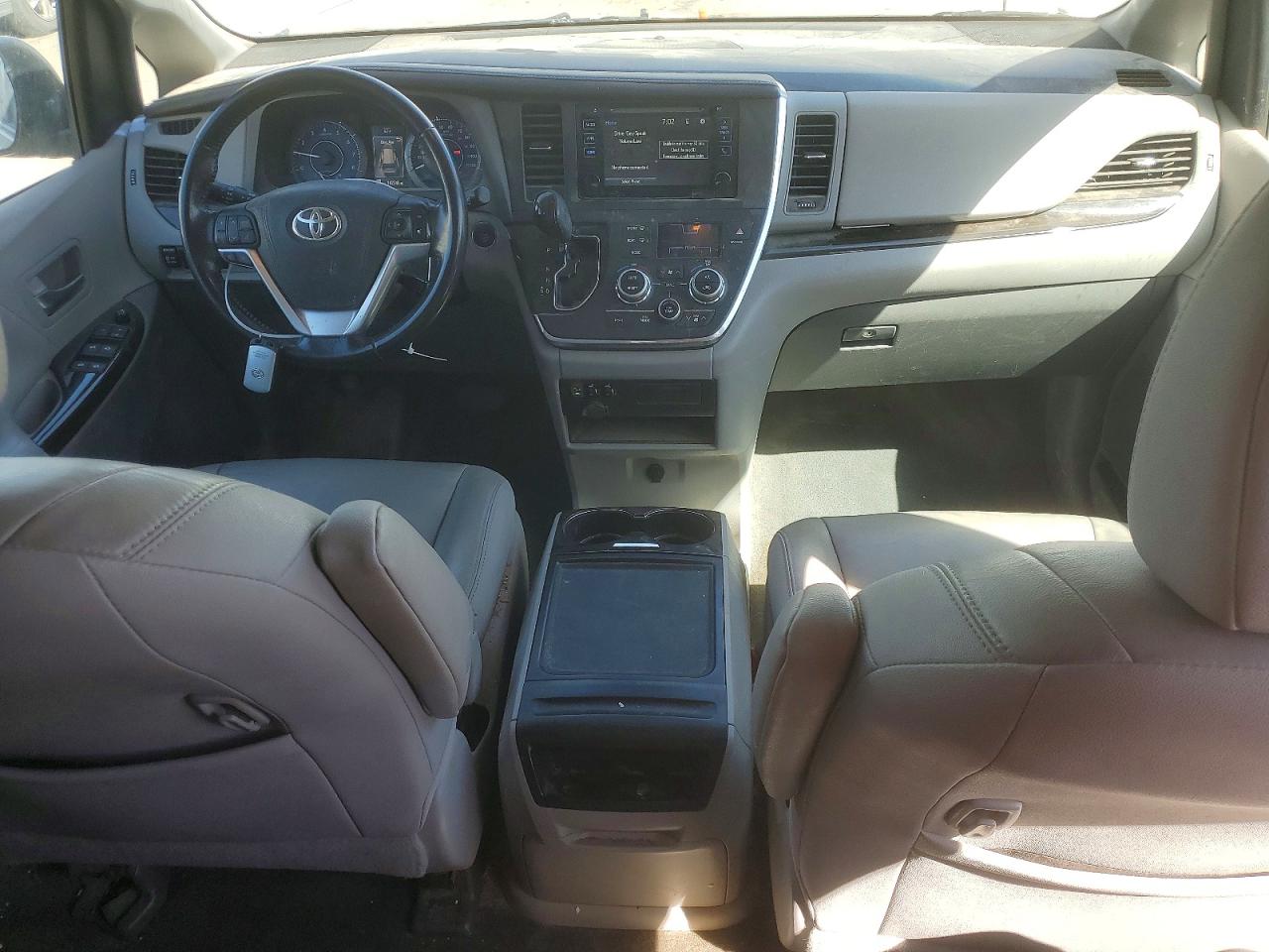 2016 TOYOTA SIENNA XLE 8-PASSENGER photo 15