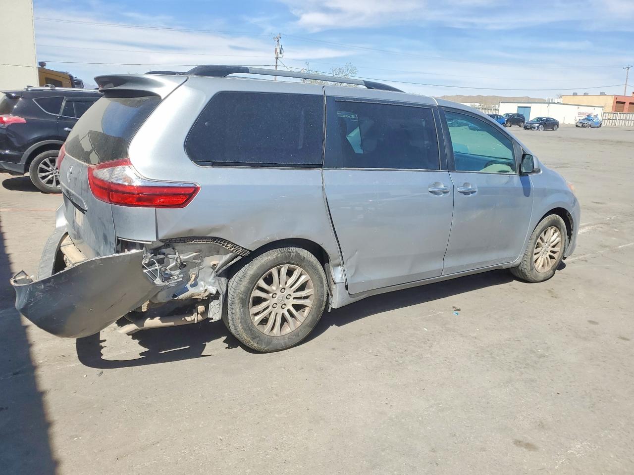 2016 TOYOTA SIENNA XLE 8-PASSENGER photo 5