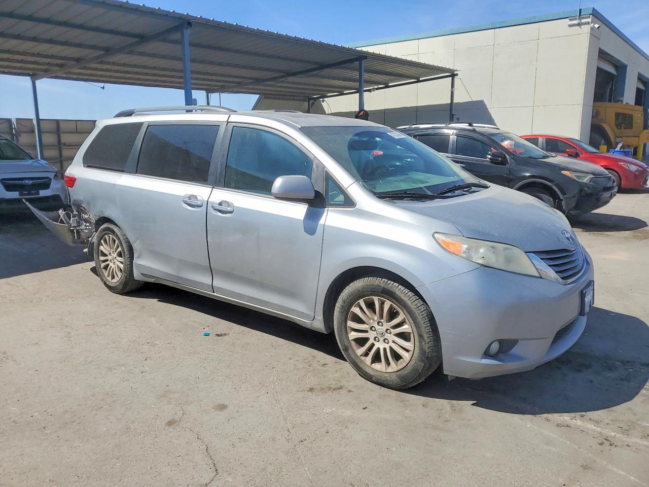 2016 TOYOTA SIENNA XLE 8-PASSENGER photo 7