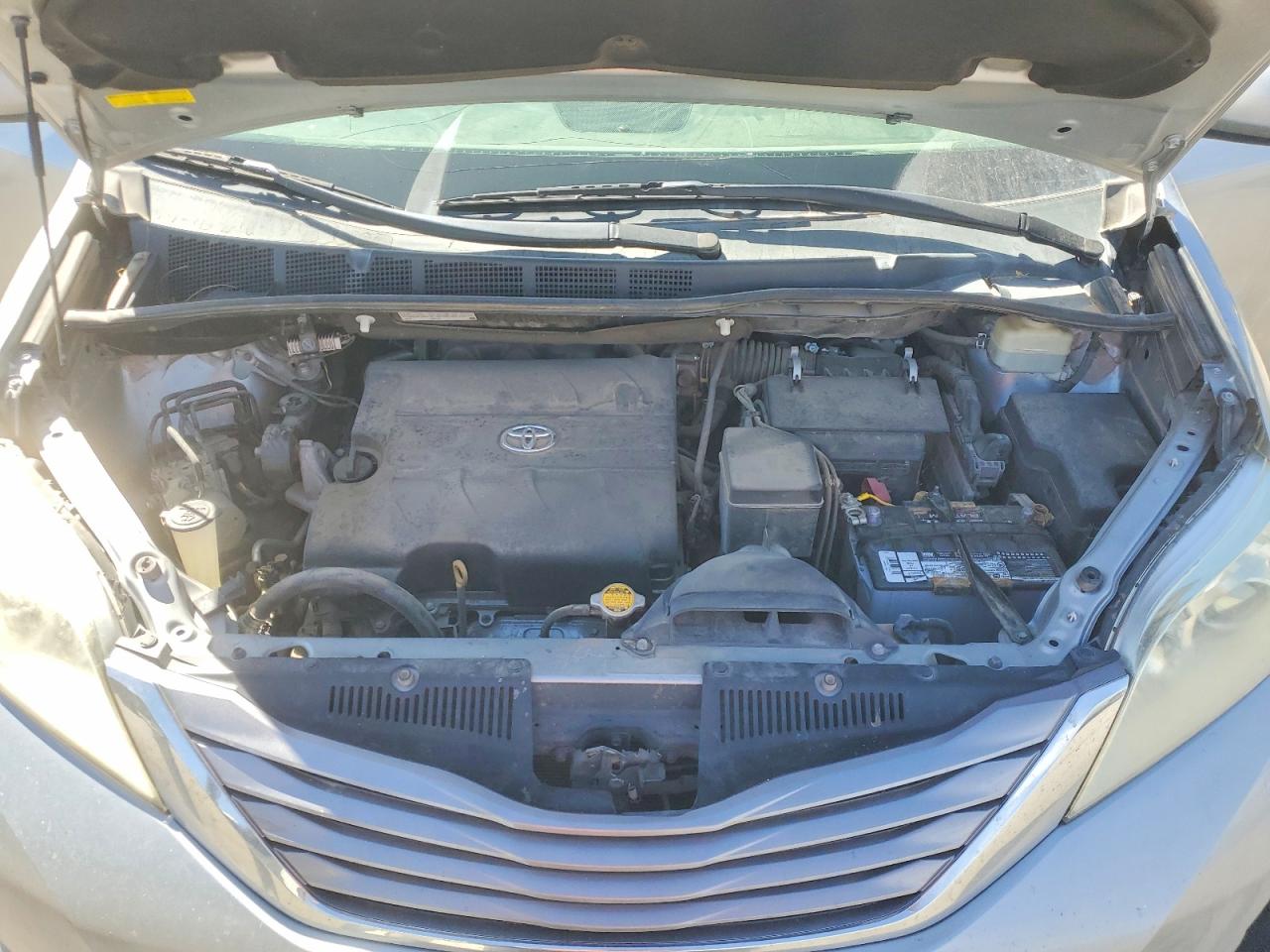 2016 TOYOTA SIENNA XLE 8-PASSENGER photo 23