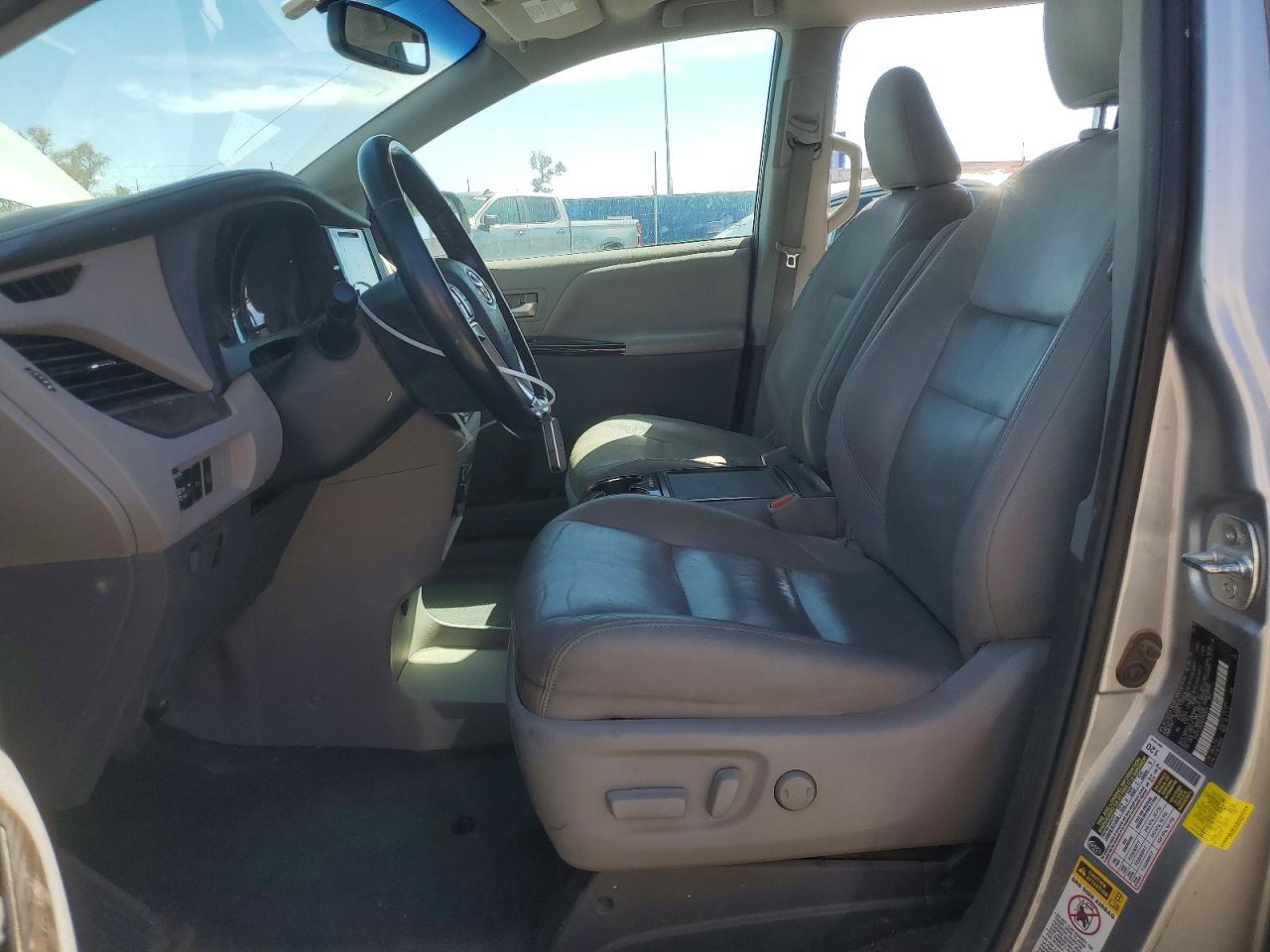 2016 TOYOTA SIENNA XLE 8-PASSENGER photo 13
