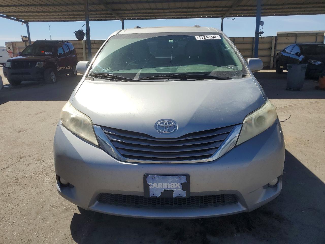 2016 TOYOTA SIENNA XLE 8-PASSENGER photo 9