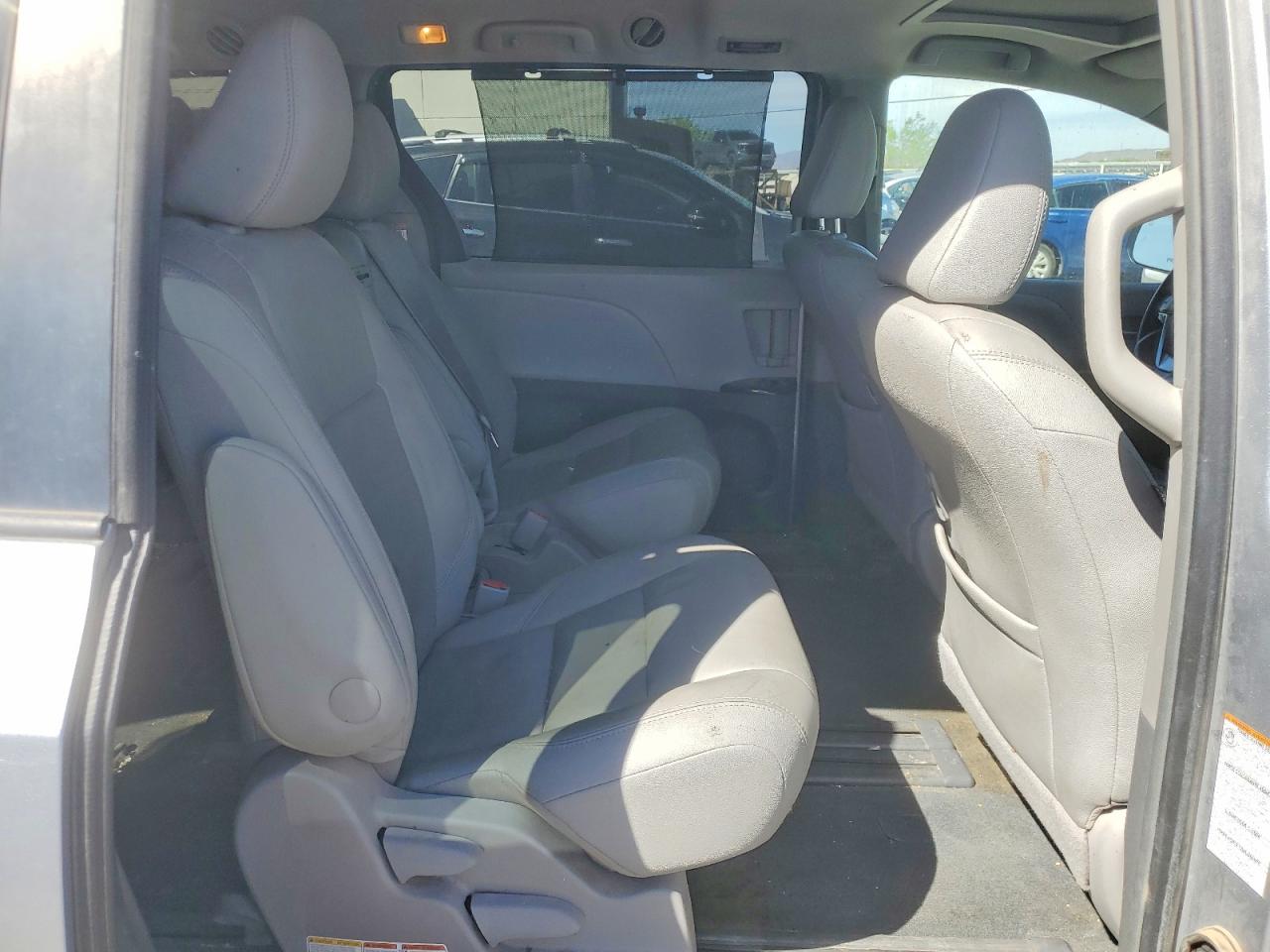 2016 TOYOTA SIENNA XLE 8-PASSENGER photo 21