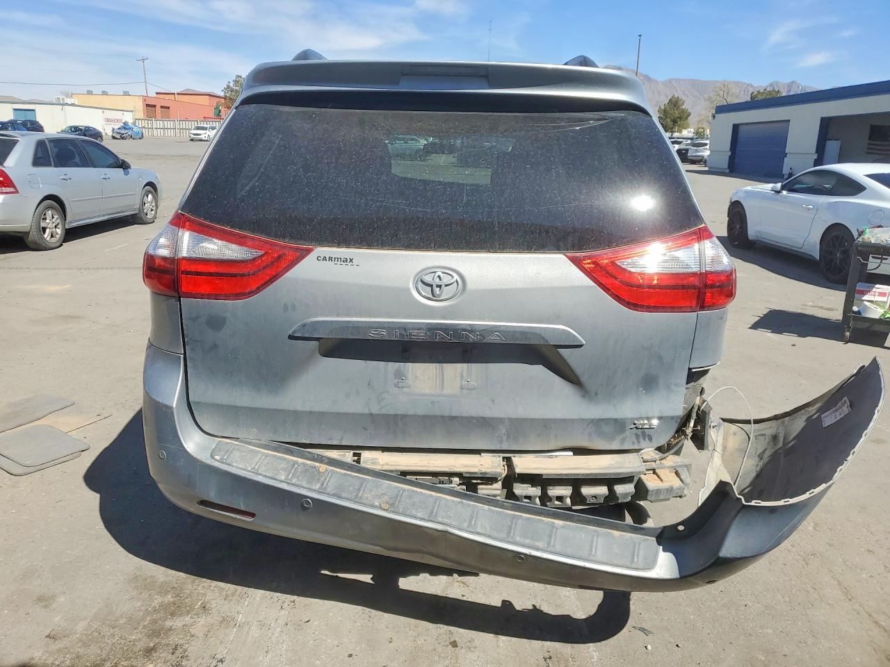 2016 TOYOTA SIENNA XLE 8-PASSENGER photo 11