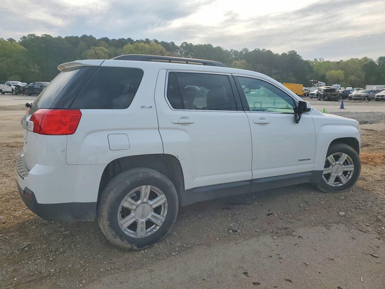 2015 GMC TERRAIN SLE photo 5