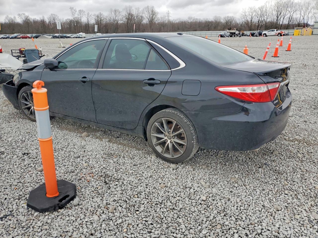 2016 TOYOTA CAMRY XSE V6 photo 2