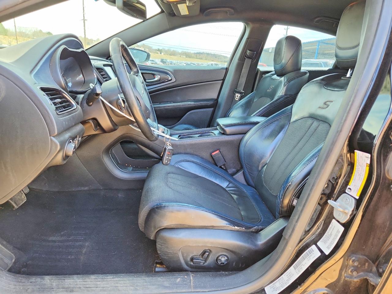 2015 CHRYSLER 200 S photo 19
