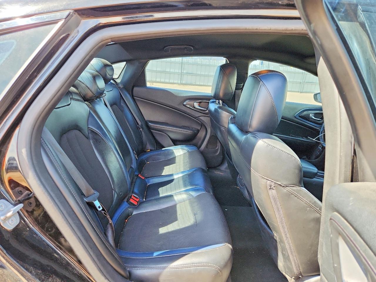 2015 CHRYSLER 200 S photo 28
