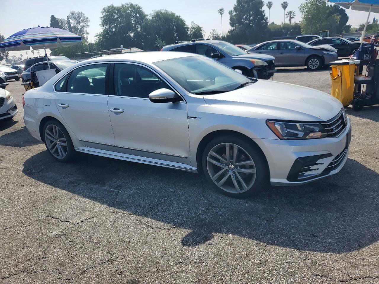 2017 VOLKSWAGEN PASSAT R-LINE photo 7