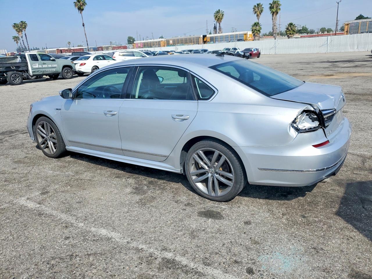 2017 VOLKSWAGEN PASSAT R-LINE photo 3