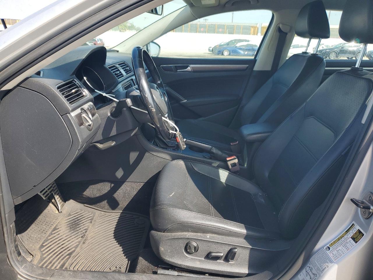 2017 VOLKSWAGEN PASSAT R-LINE photo 13