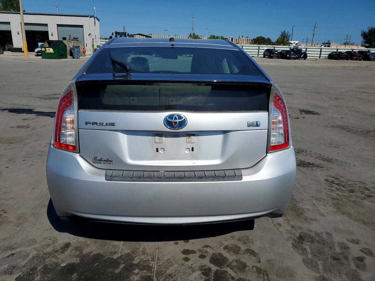 2012 TOYOTA PRIUS TWO photo 6