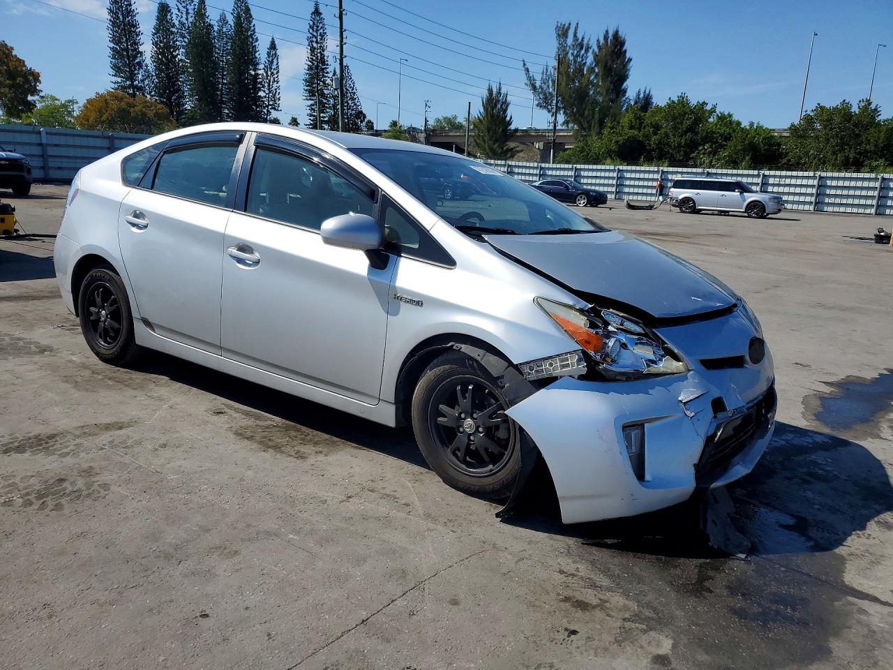 2012 TOYOTA PRIUS TWO photo 4