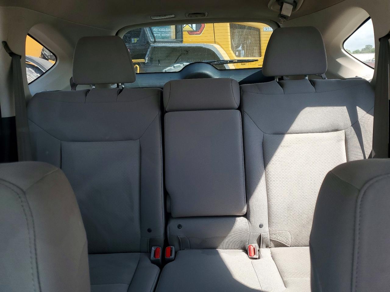 2016 HONDA CR-V LX photo 19