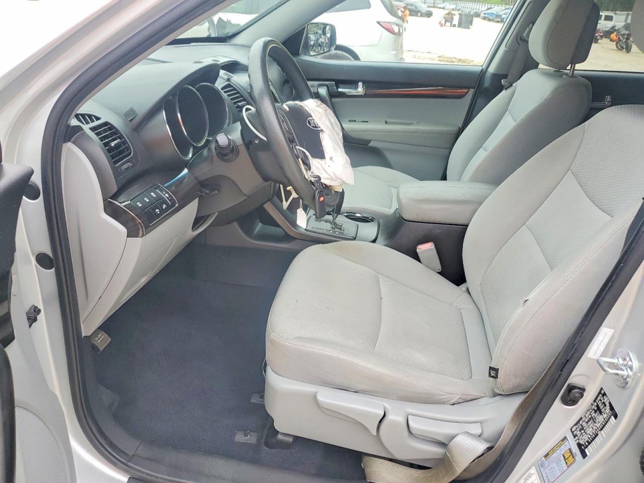 2012 KIA SORENTO LX photo 13