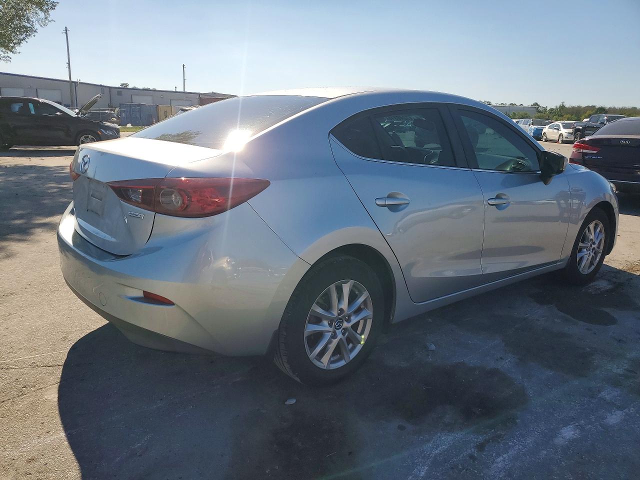 2018 MAZDA 3 photo 3