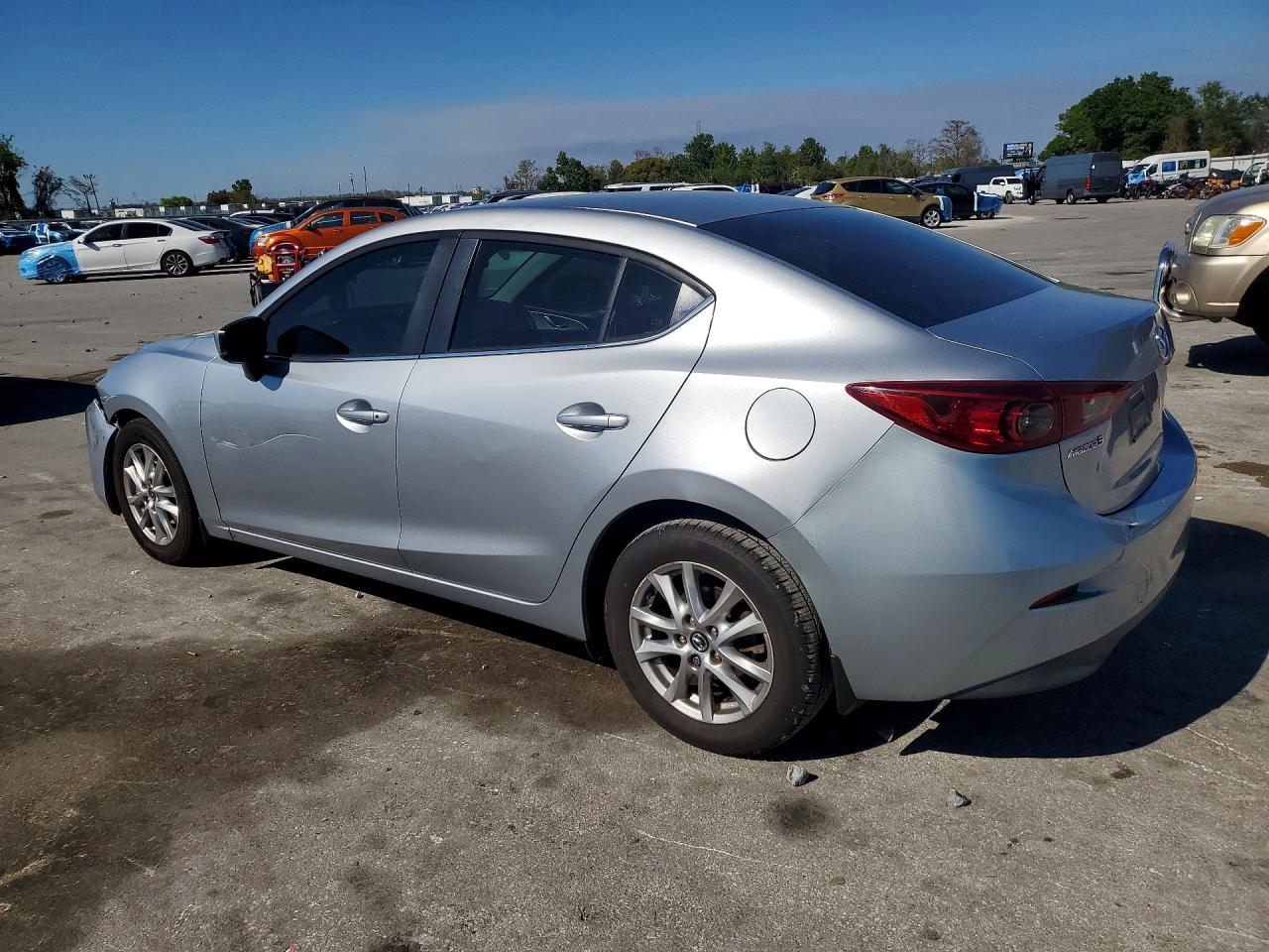 2018 MAZDA 3 photo 2