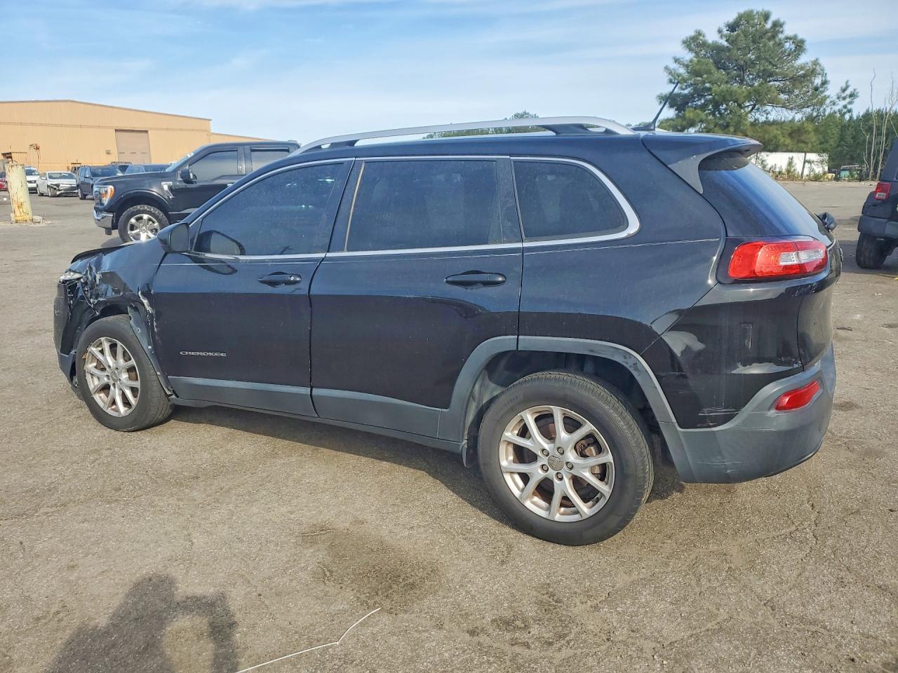 2018 JEEP CHEROKEE LATITUDE photo 2