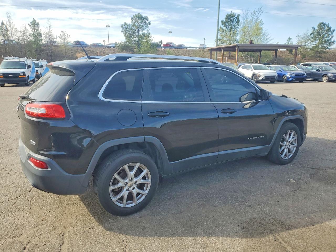 2018 JEEP CHEROKEE LATITUDE photo 3
