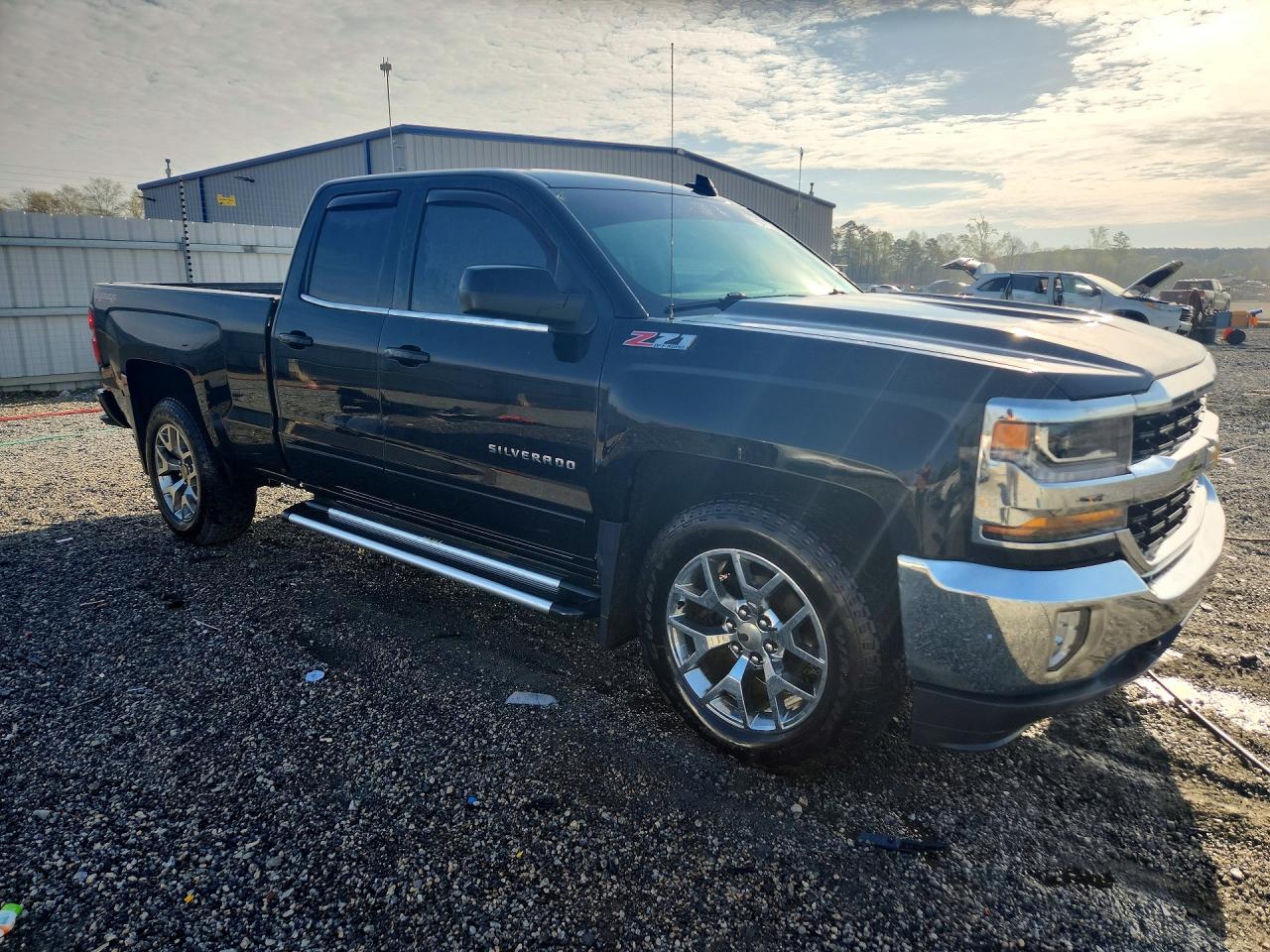 2016 CHEVROLET SILVERADO K1500 LT photo 4