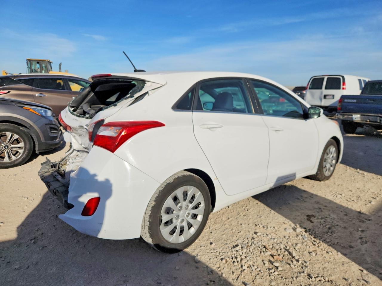 2017 HYUNDAI ELANTRA GT BASE photo 3