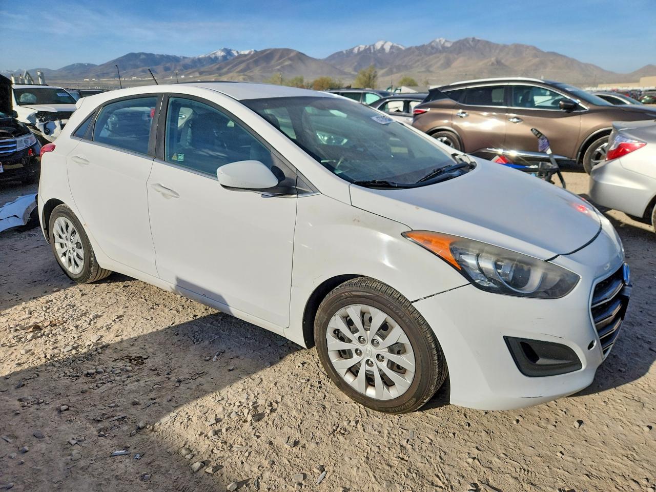 2017 HYUNDAI ELANTRA GT BASE photo 4
